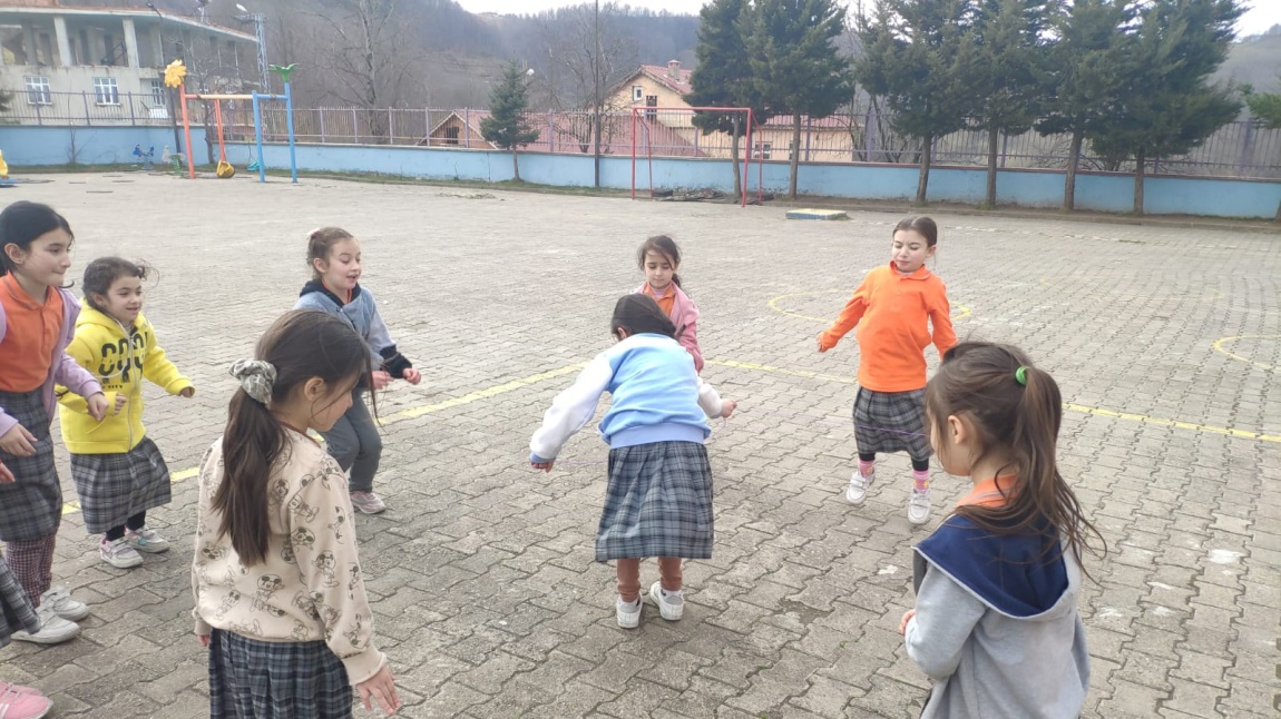 Geleneksel Çocuk Oyunları Şenlikleri